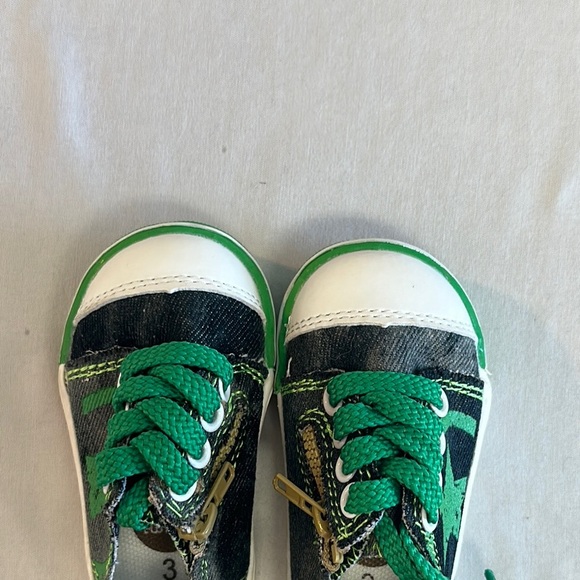 Twinkie-LIKE NEW Green and Black Sparkly Sneakers with Rubber Sole - Picture 6 of 8